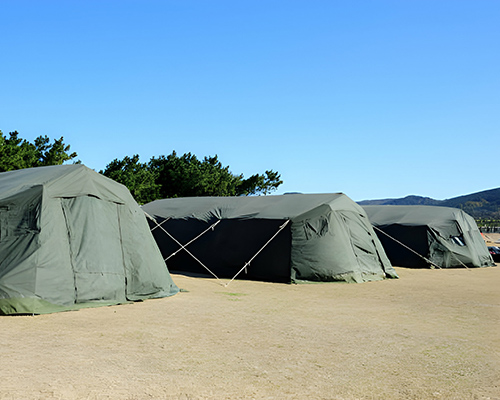 Fourniture de tentes pour l'armée